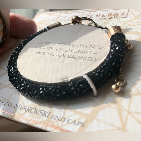 Seed bead earring and Swarovski bracelet, gold tone - Picture 8 of 8